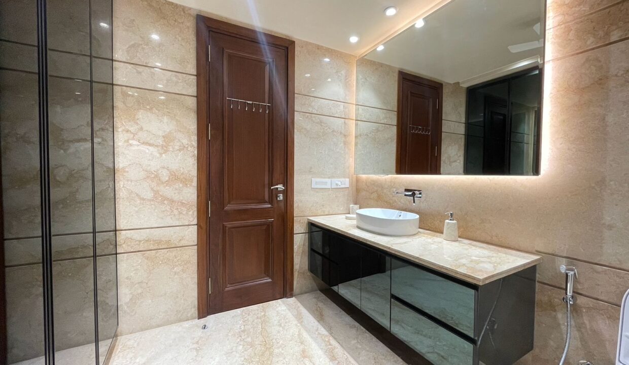 4 BHK Furnished Flat for Rent in Defence Colony
