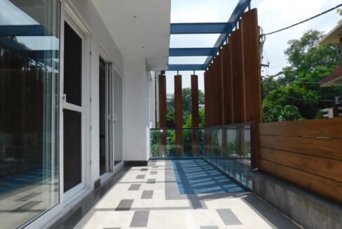 Expat-friendly premium builder floor for rent in Defence Colony New Delhi