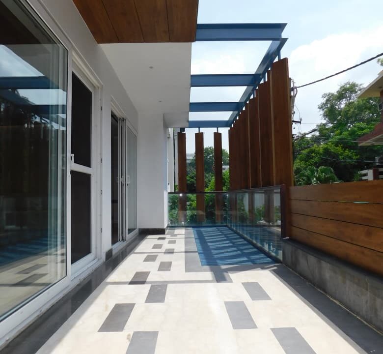 Expat-friendly premium builder floor for rent in Defence Colony New Delhi